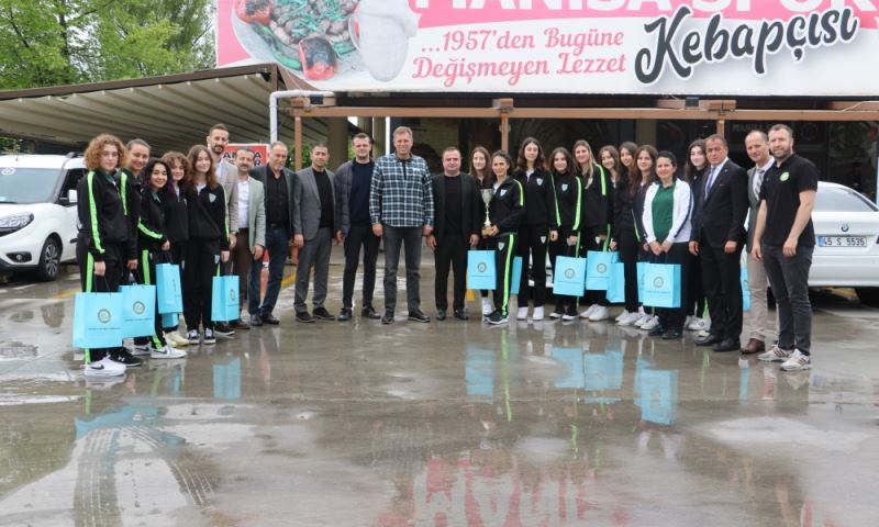 Şampiyon Voleybolcular Yemekte Ağırlandı