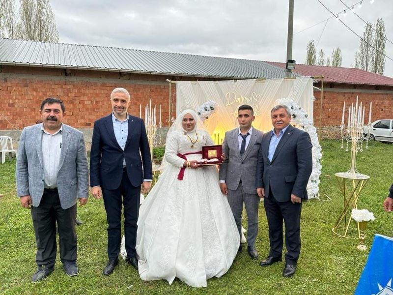 Milletvekili Adayımız,Sn.Adil Biçer ile birlikte,Fatma Nur ve Rıfat kardeşlerimizin mutluluklarına ortak olduk.