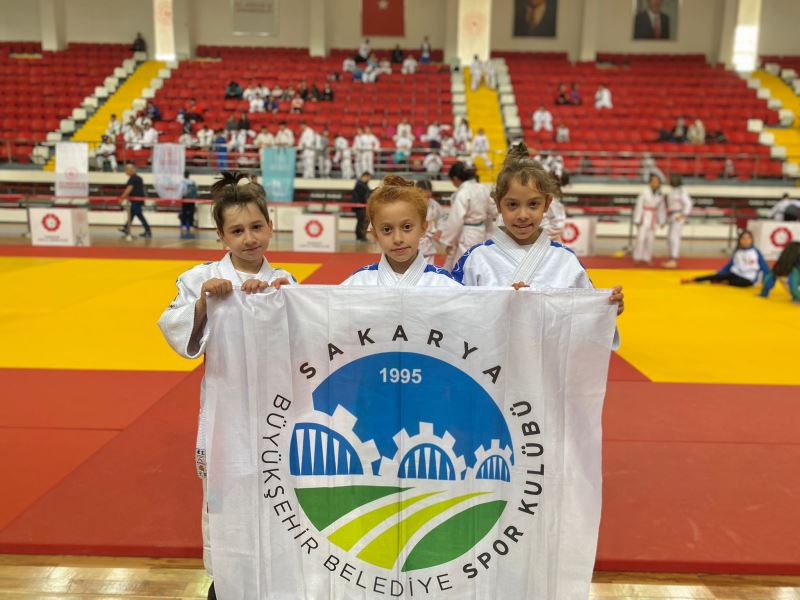 Büyükşehir sporcusu kürsüyü boş bırakmadı