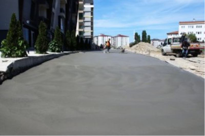 ULUÇINAR SOKAK’TA DEMİRLİ BETON YOL ÇALIŞMASI