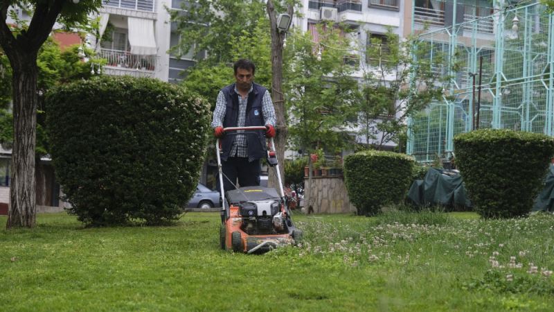 YUNUSEMRE’DEN PARK VE BAHÇELERE BAKIM