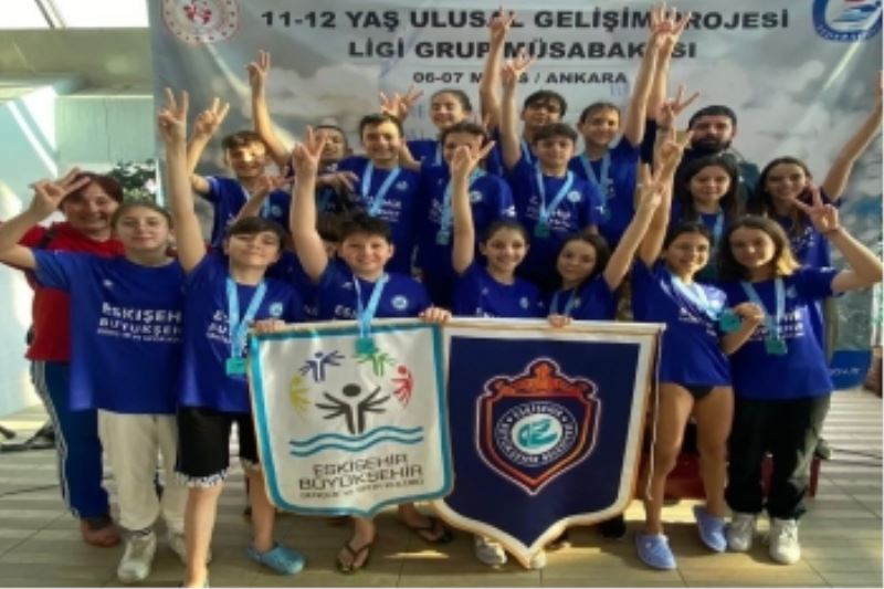 BÜYÜKŞEHİR’İN YÜZÜCÜLERİ YARIŞLARA DAMGASINI VURDU