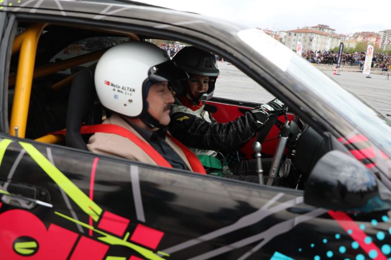MELİKGAZİ’DE TOGG’LU SLALOM YARIŞI’NA BÜYÜK İLGİ