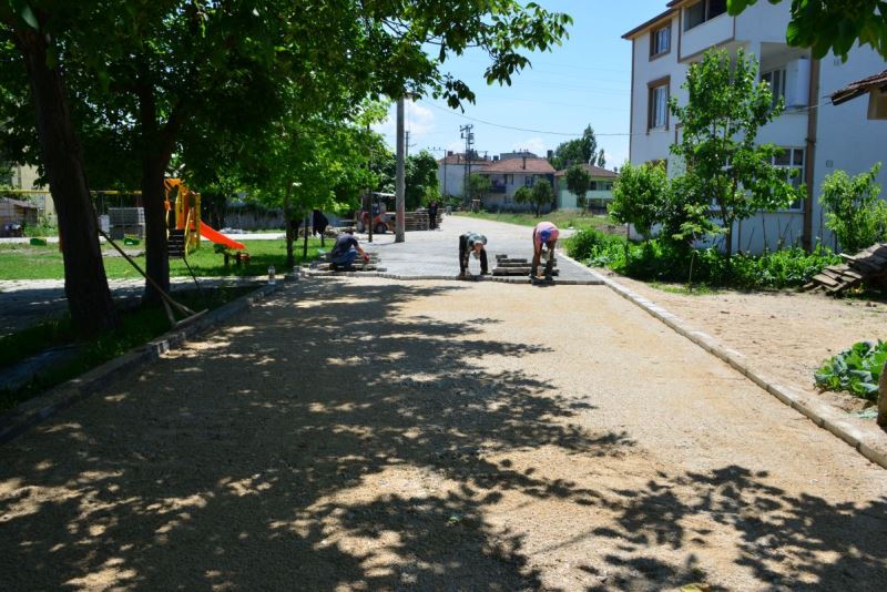Caddelerimizi ve Sokaklarımızı Hemşehrilerimize Yakışır Hale Getiriyoruz.