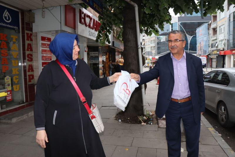 İZMİT BELEDİYESİNİN SABAH İKRAMLARI YÜZLERİ GÜLDÜRÜYOR