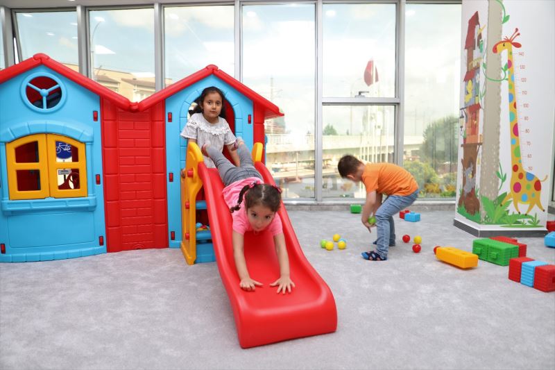KURUÇEŞME YAŞAM MERKEZİ ÇOCUK OYUN ODASI KÜÇÜK MİSAFİRLERİNİ AĞIRLAMAYA DEVAM EDİYOR