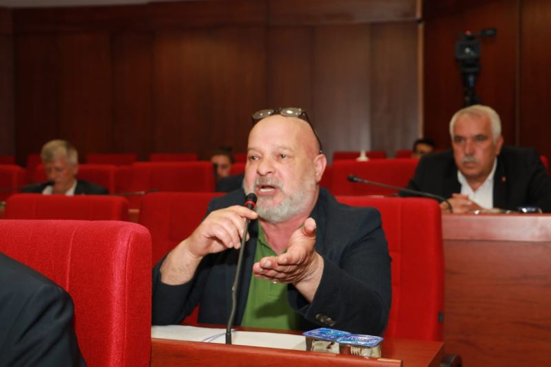 YAŞAR KARDAŞ: İKTİDAR, ÜLKE ÜLKE KREDİ ARARKEN, İZMİT BELEDİYESİNİN KREDİ ARAMASI KADAR DOĞAL BİR ŞEY YOK