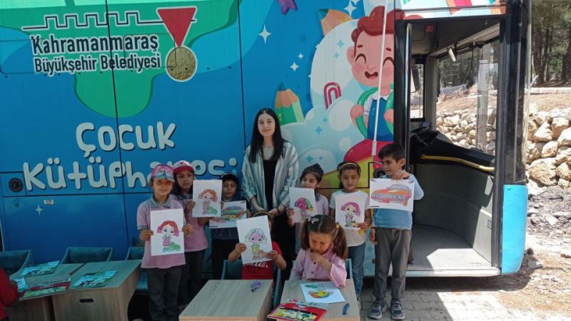 Büyükşehir’in Gezici Kütüphanesi Miniklerin Yüzlerini Güldürüyor