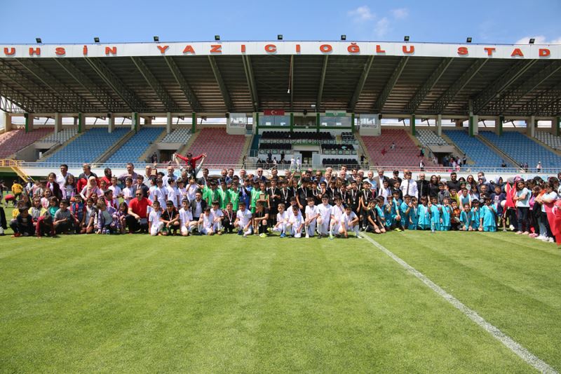 İLKOKULLAR ARASI FUTBOL TURNUVASI SONA ERDİ…