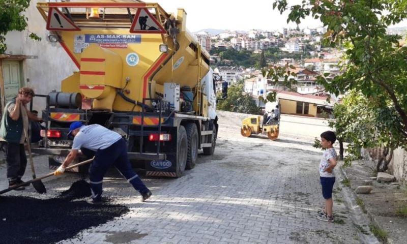 Büyükşehir Demirci’de Selin İzlerini Siliyor