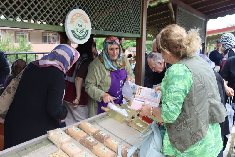 İZMİT BELEDİYESİ ÖNCÜLÜĞÜYLE KÖY ALIŞVERİŞ TURLARI BAŞLADI