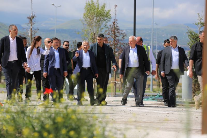 Vali Çiçek ve Başkan Büyükkılıç, Recep Tayyip Erdoğan Millet Bahçesi’ni İnceledi