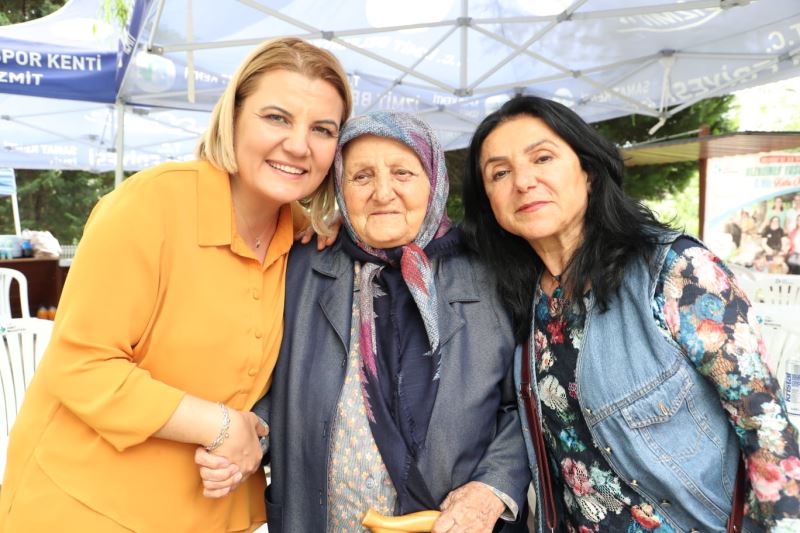 ALZHEİMERLİ HASTA AİLELERİ HÜRRİYET’İ DUYGULANDIRDI