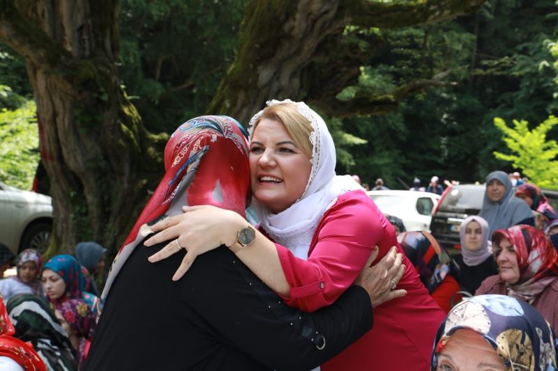 HÜRRİYET, KARAABDÜLBAKİ SAKİNLERİNİ HACET BAYRAMI’NDA DA YALNIZ BIRAKMADI