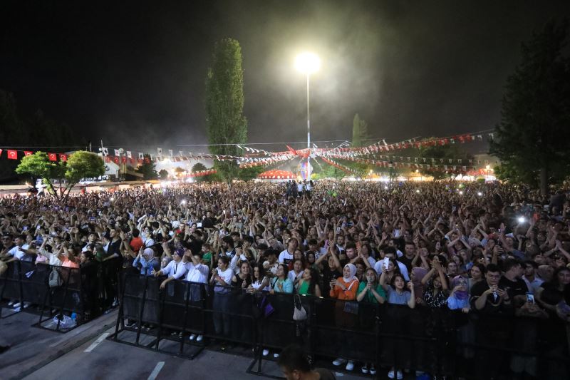 BÜYÜKŞEHİR, KÜLTÜR SANAT ETKİNLİKLERİNİ KONSERLERLE SÜRDÜRÜYOR