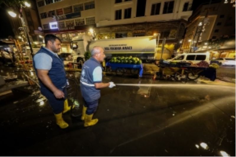 Cadde ve kaldırımlarda yaz temizliği