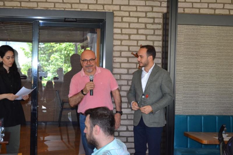 İZMİT BELEDİYESİ, MESLEKTE 30 VE 40 YILINI DOLDURAN VETERİNER HEKİMLERİ YALNIZ BIRAKMADI