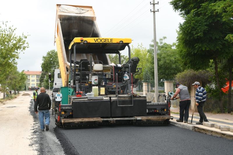 KÜÇÜK BÖLCEK MAHALLESİ 36. CADDE’DE YOLLAR YENİLENİYOR