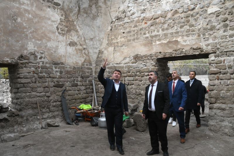 AKSARAY BELEDİYESİ PİR ALİ SULTAN TÜRBESİ VE MESCİDİNİ RESTORE EDİYOR