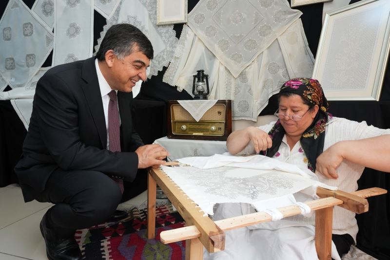 KADINLAR, ESERLERİNİ GÖRÜCÜYE ÇIKARDI