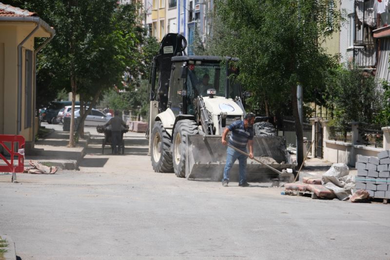 YUNUSEMRE’DEN YENİMAHALLEYE KALDIRIM ONARIMI
