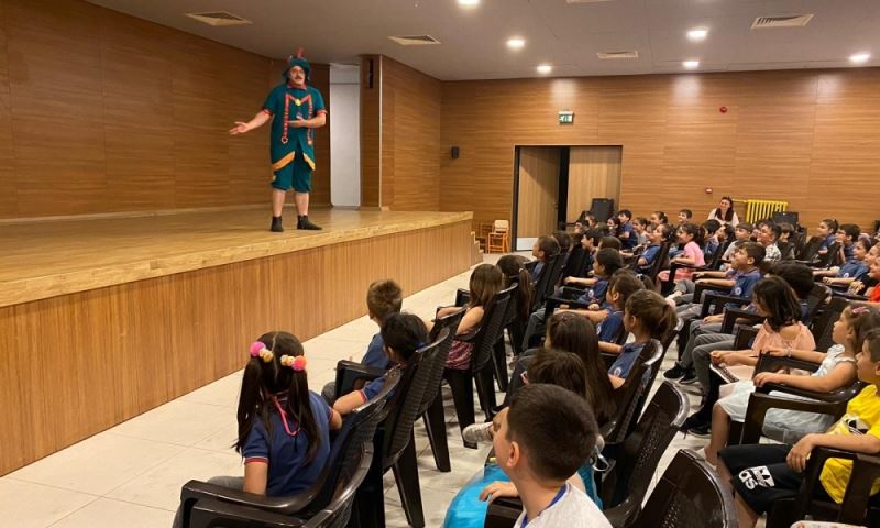 Akgedik TOKİ İlkokulu Öğrencileri ‘Karagöz ve Hacivat’la Eğlendi