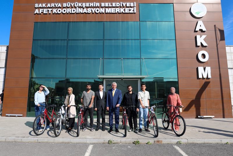 Başarılı öğrencilere Başkan Yüce’den jest