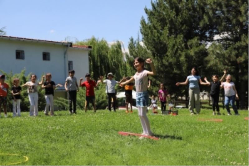 BAHAR ŞENLİĞİNDE GÖNÜLLERİNCE EĞLENDİLER