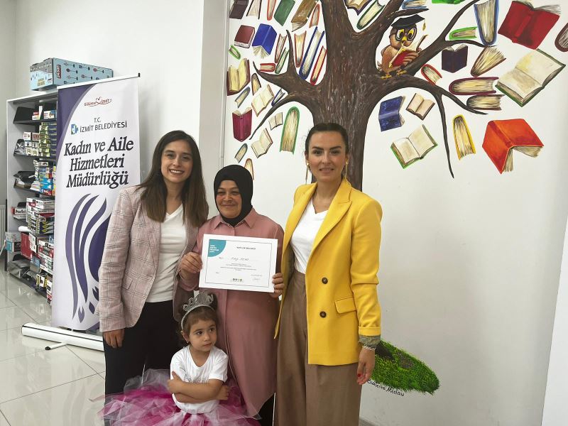 AÇEV ANNE DESTEK PROGRAMINA KATILAN ANNELERE SERTİFİKALARI VERİLDİ