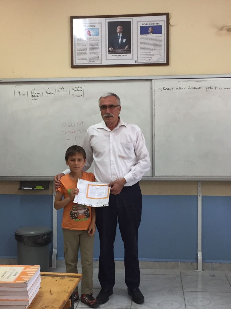 Başkan Dönmez, Öğrencilerin Karne Heyecanına Ortak Oldu.