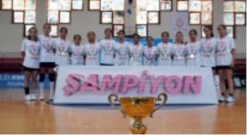Kepez’in hentbolcuları kupalara doymuyor