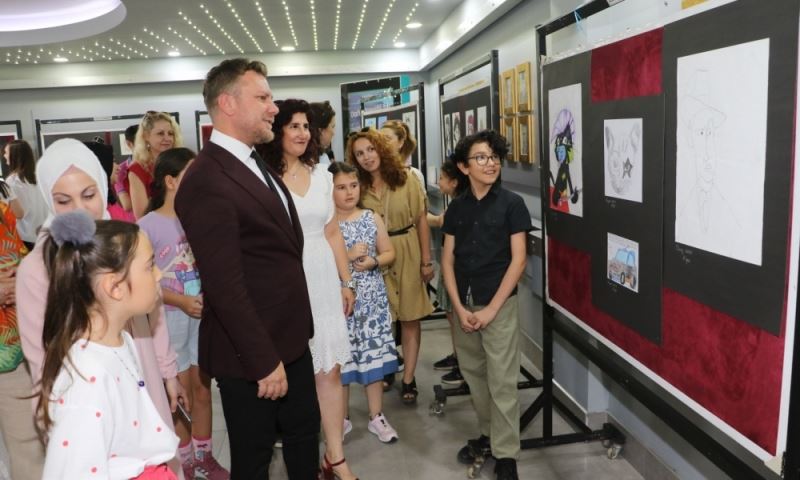 ÇKSM Öğrencilerinin Resim Sergisi Açıldı