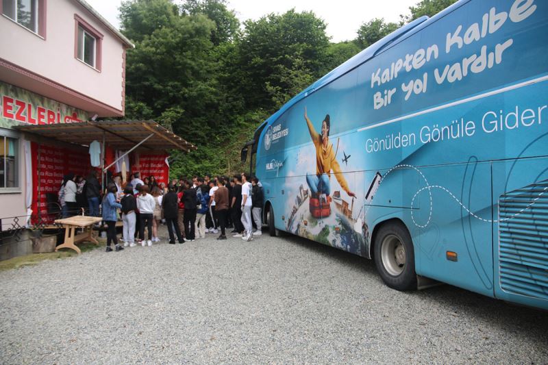 VOLEYBOLCULAR KARADENİZ TURU İLE ÖDÜLLENDİRİLDİ