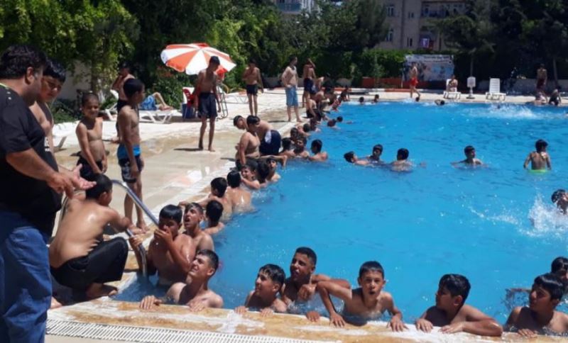 “Başkan Beyazgül’den Gençlere Müjde; “Tüm Havuzlar Yarın Açılıyor”