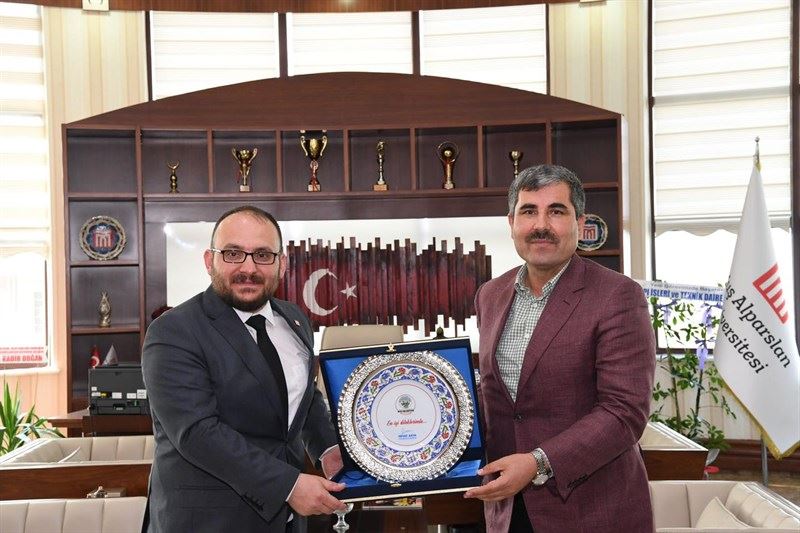 BAŞKAN ASYA’DAN REKTÖR ALİCAN’A HAYIRLI OLSUN ZİYARETİ