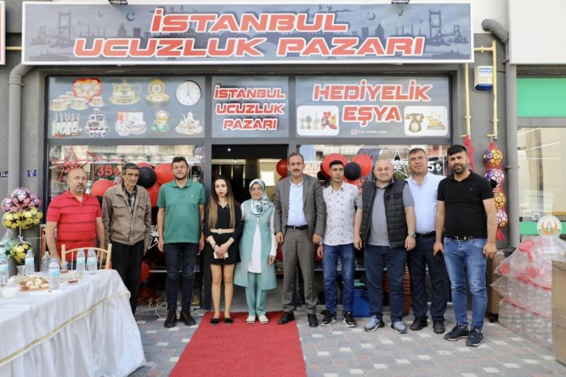 Belediye Başkanımız Av. Mustafa İlmek, ilçemizde bir işletmenin açılışını gerçekleştirdi.