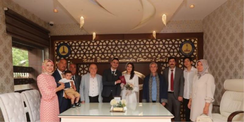 Başkanımızdan Nikâhı Kıyılan Çiftlere Sürpriz