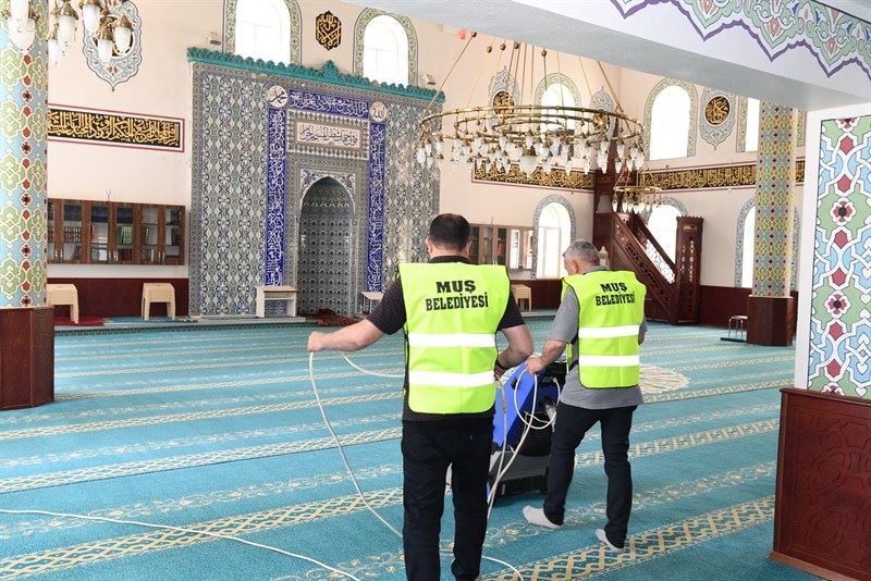 KURBAN BAYRAMI ÖNCESİ CAMİLERDEKİ TEMİZLİK ÇALIŞMALARI ARTTIRILDI