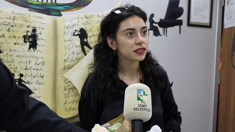 İZMİT SANAT AKADEMİSİ TİYATRO KURSİYERLERİ OYUNLARIYLA SEYİRCİDEN TAM NOT ALDI
