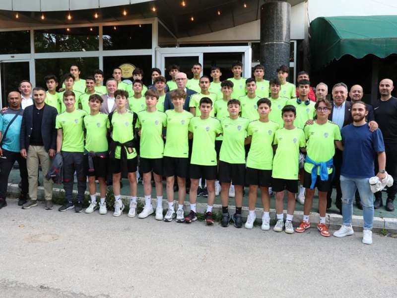 BAŞKAN KURT, ODUNPAZARISPOR’UN ŞAMPİYONLARI İLE BULUŞTU