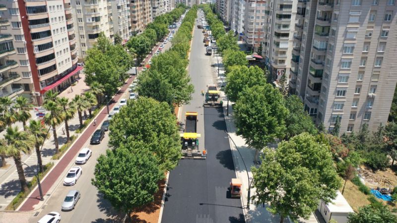 Binevler Bölgesi Cadde Yenileme Çalışmalarında Asfalt Serimi de Başladı