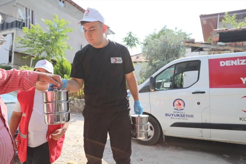 İhtiyaç sahiplerinin sıcak yemekleri Büyükşehir-Kızılay Aşevi’nden