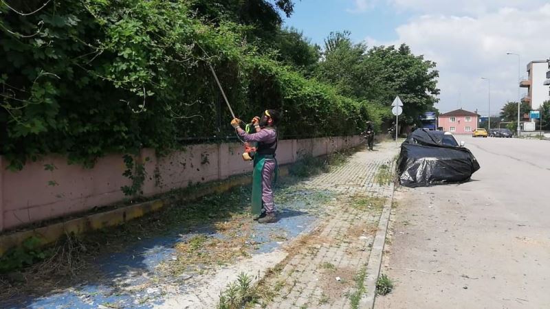 İZMİT BELEDİYESİ TIRPAN MESAİSİNE KENTİN DÖRT BİR YANINDA DEVAM EDİYOR
