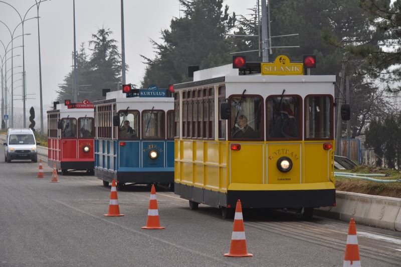 BOZÜYÜK’TE TRAMVAY ÜCRETLERİ TAM 2,5 TL, ÖĞRENCİ 1 TL, KAPALI OTOPARK’IN SAATİ 5 TL OLACAK