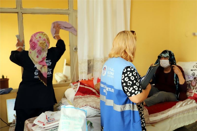 BAŞKAN GÜLTAK; “YAŞLI, ENGELLİ VE KİMSESİZ VATANDAŞLARIMIZI BAYRAMDA DA YALNIZ BIRAKMAYACAĞIZ”