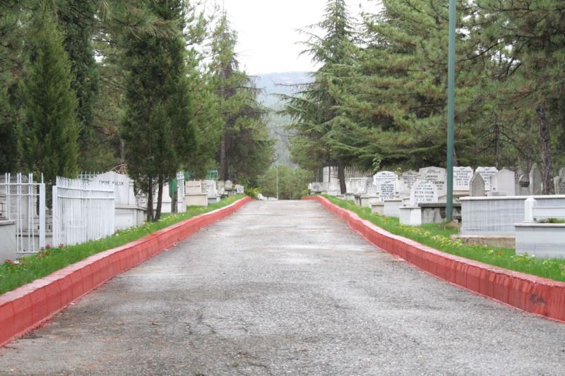 Arefe Günü Mezarlıklarımızda Tek Yön Uygulaması Yapılacaktır