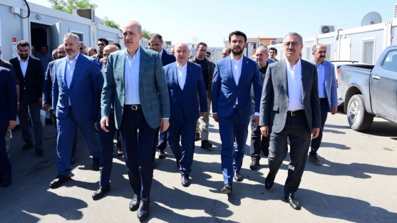 Kurtulmuş ve Güngör, Depremzedelerle Bayramlaştı