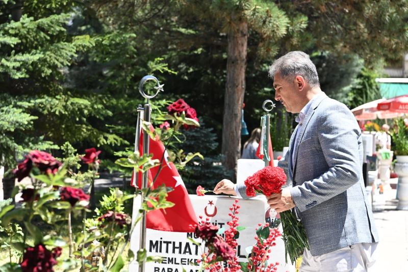 Şehitliğe Bayram Ziyareti