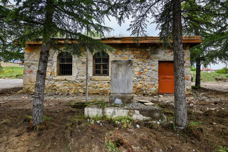 BAŞKENT TARİHİNE TANIKLIK EDEN YAPILAR GÜN YÜZÜNE ÇIKARILIYOR: 1900’LÜ YILLARDA İNŞA EDİLEN HAYMANA ‘ATATÜRK EVİ’NDE RESTORASYON ÇALIŞMALARI BAŞLADI