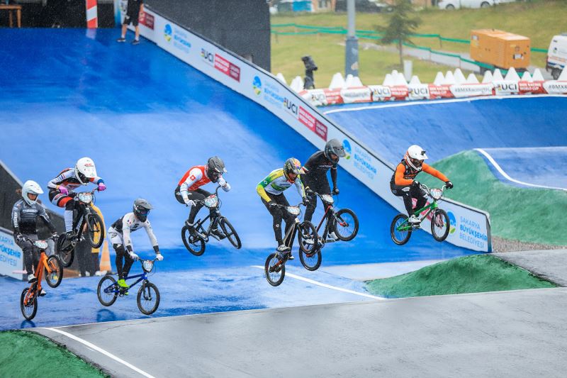 Ayçiçeği Bisiklet Vadisi’nde heyecan zirve yaptı: Dünya Kupası yarışlarının ilk günü tamamlandı